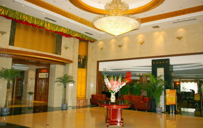 金色阳光大酒店主图