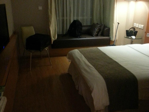 上海汉庭全季静安寺康定路店主图