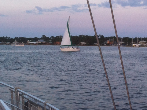 Sail The Daedalus-橙色海湾必去景点