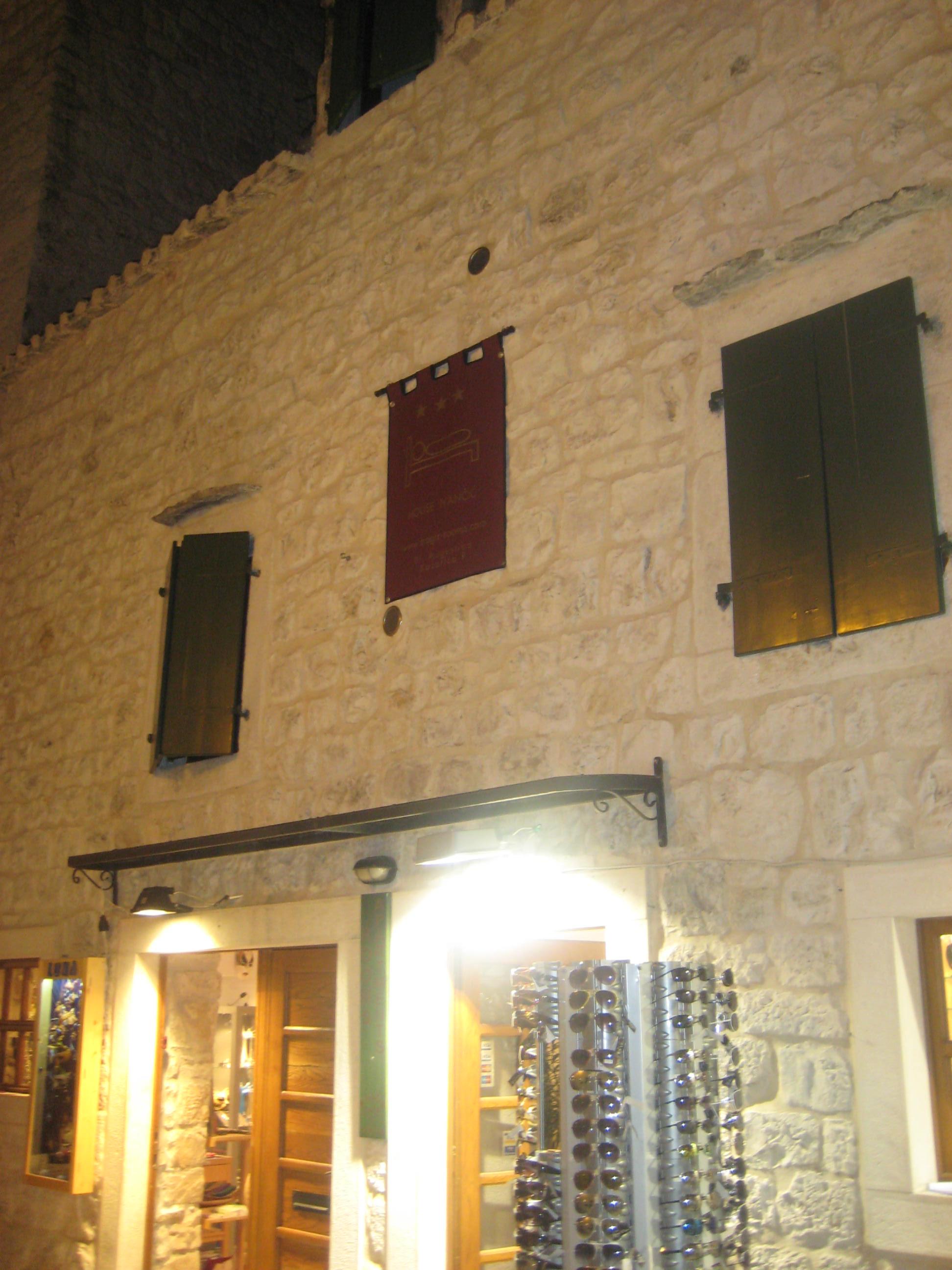House Ivancic-客卧