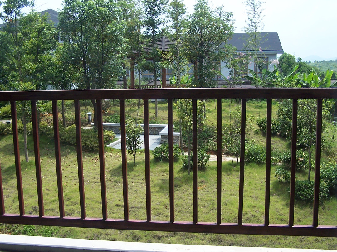 龙佑温泉度假酒店主图