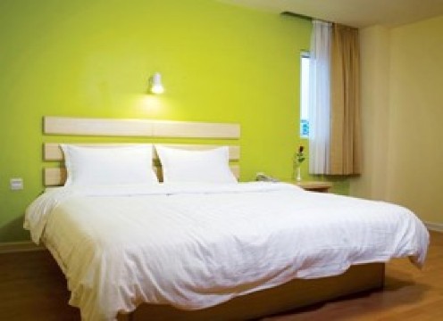 7天襄阳火车站店-客卧