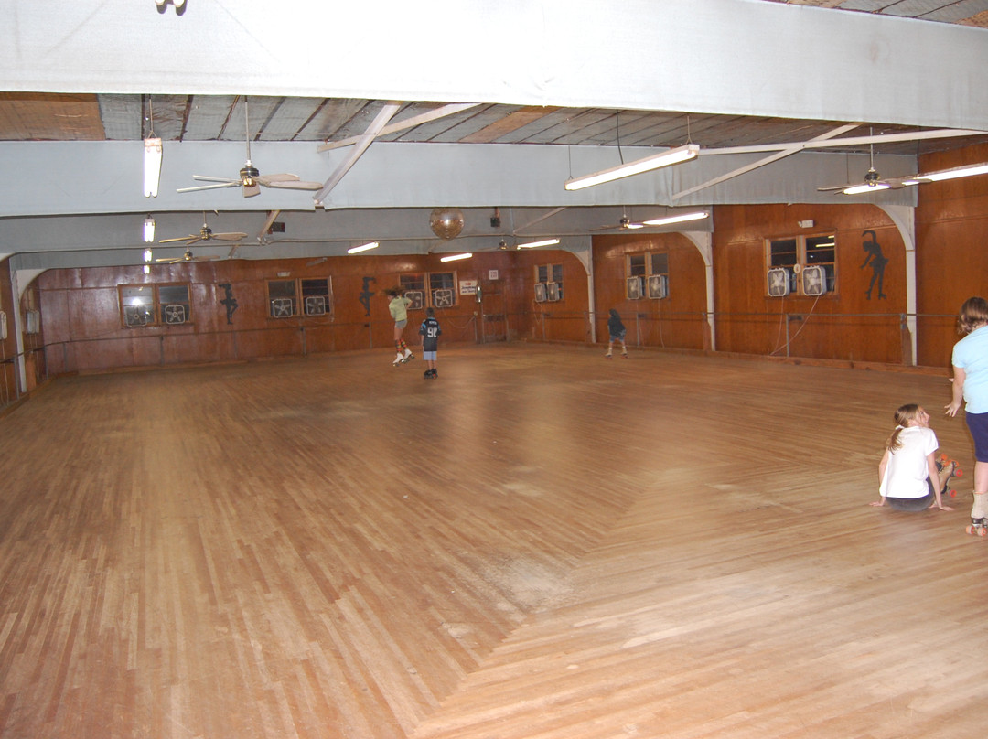Topsail Beach Skating Rink景点图片