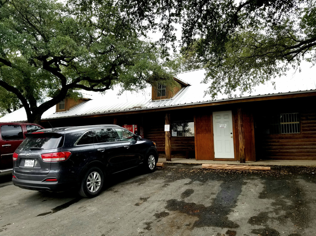 班德拉县餐馆和美食-Lost Maples General Store