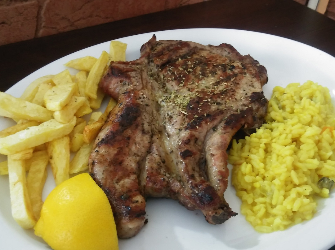 Triandria餐馆和美食-Soutzoukaki tou Lamprou