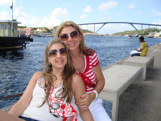 Queen Juliana Bridge-威廉斯塔德必去景点