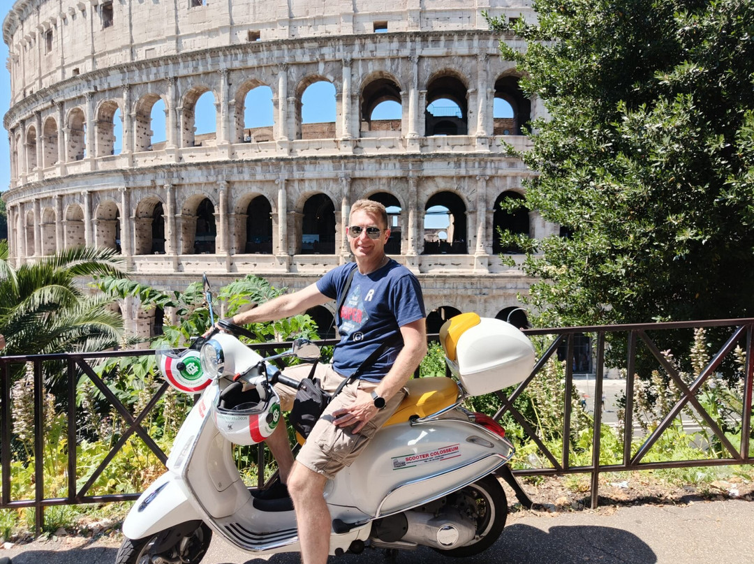 Scooter Colosseum-罗马必去景点