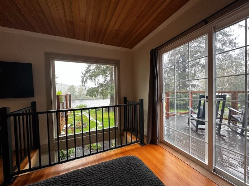 The Nehalem River Inn主图