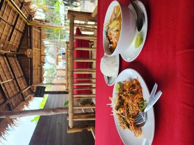 The Corner Hut, Local Thai Food