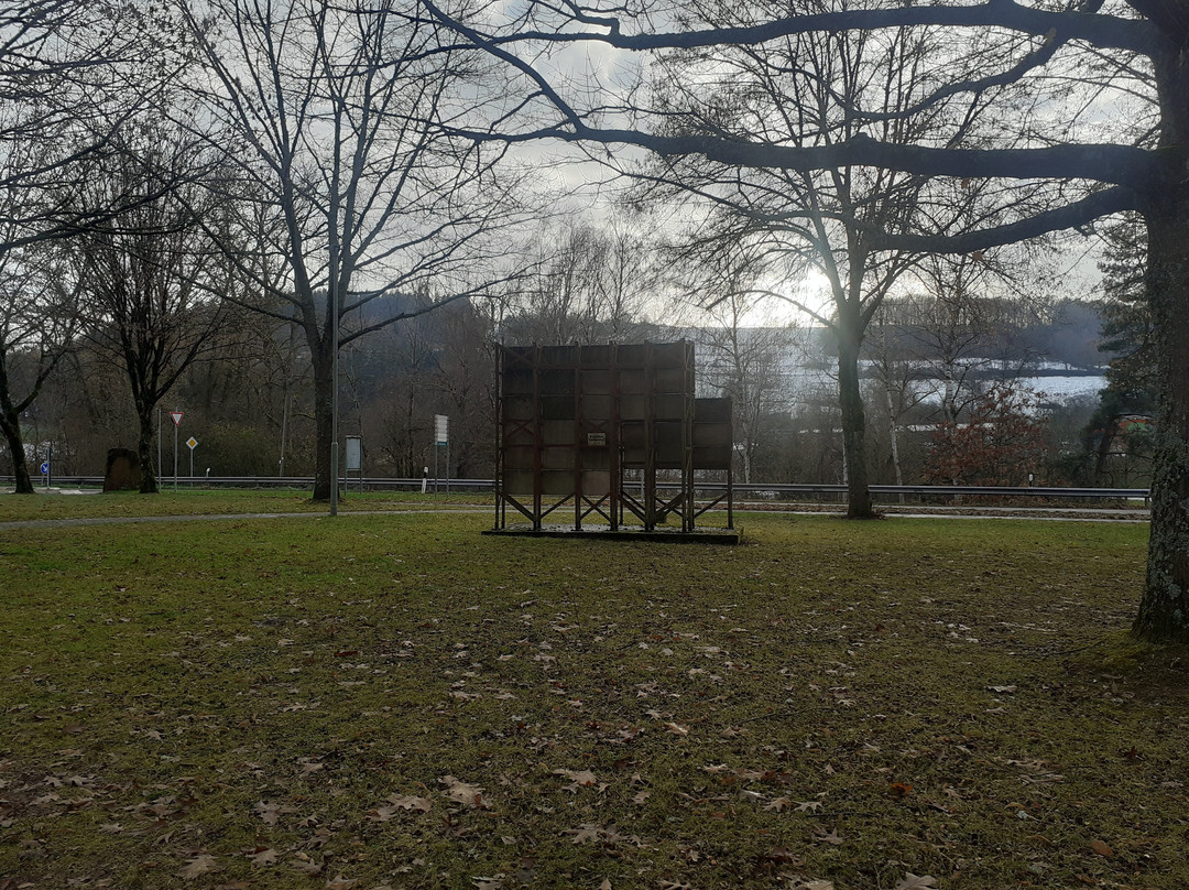 Skulptur "Schleierwerk"-Bann必去景点