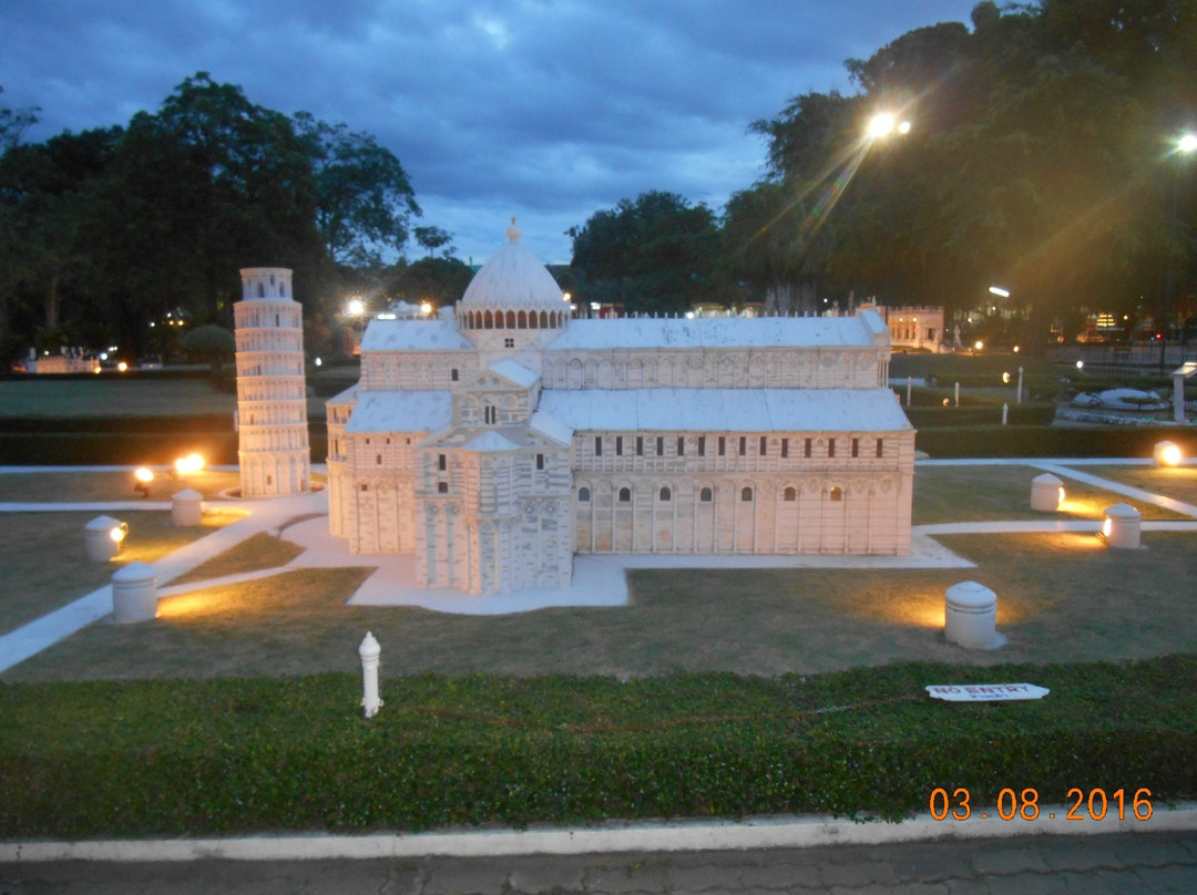 Miniature Thai Royal Barge Performance Center-Nong Prue必去景点