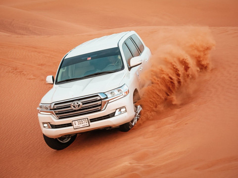 Dubai Desert Safari-Premium Live BBQ Dinner / Shows / Dune Bashing / Camel Ride