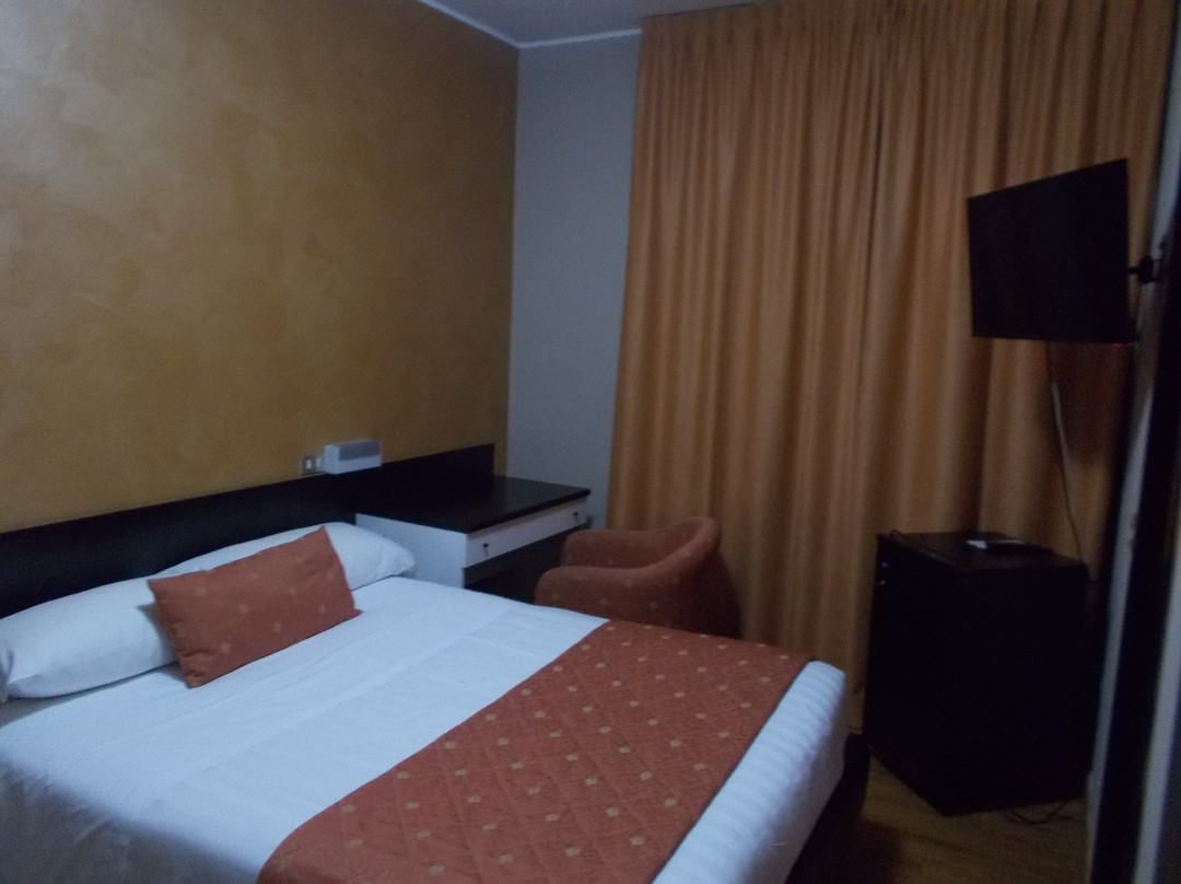 Hotel Versailles主图