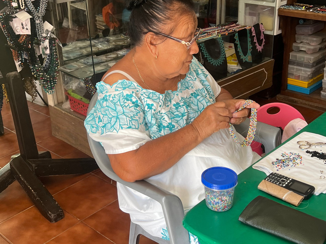 Women's Beading Cooperative-女人岛必去景点