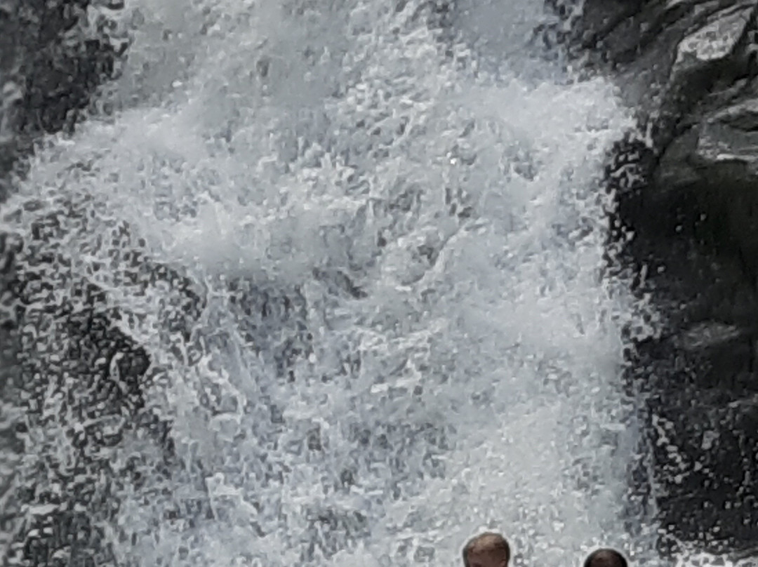 Khanagskiy Waterfall景点图片