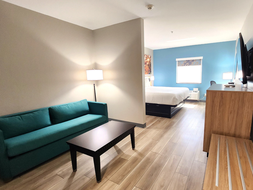 Days Inn & Suites by Wyndham Russellville主图