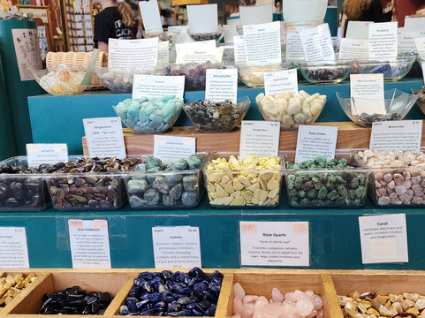 Crystalis Treasures-赫恩登必去景点