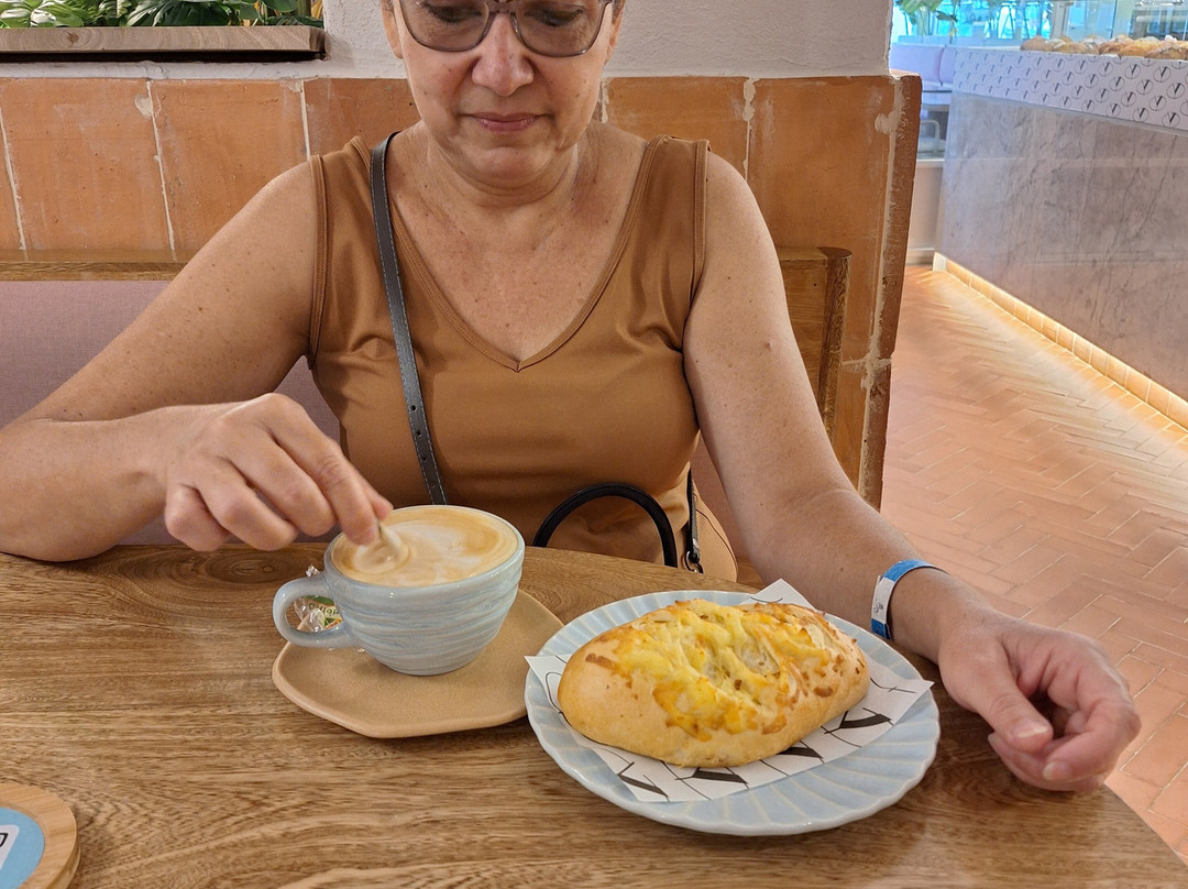Yaya's Cafe Bar