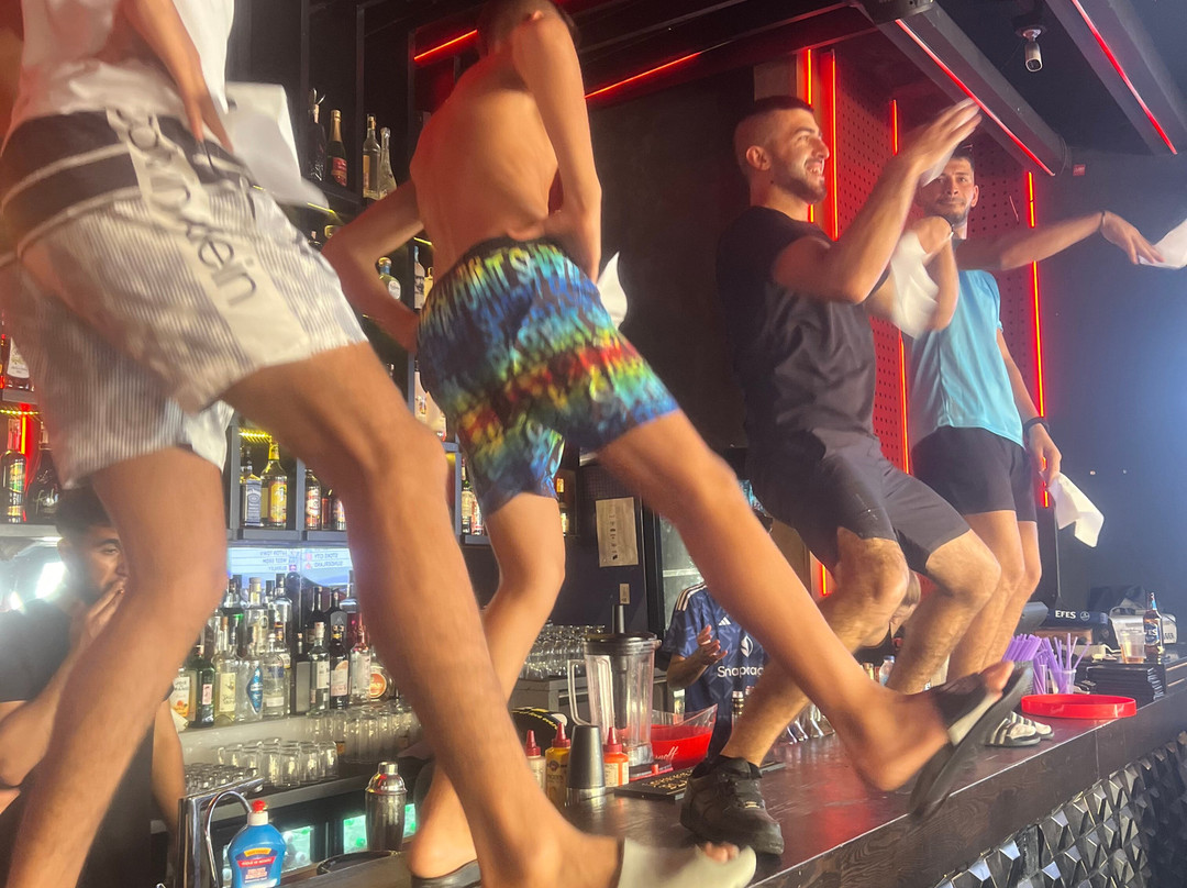 Red Devils of Manchester-马尔马里斯必去景点