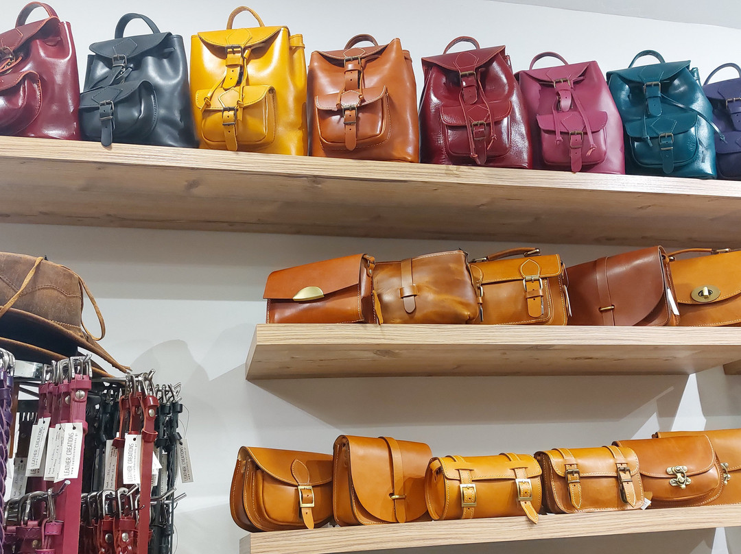 Leather Creations Workshop Kaparounakis Ammoudara-Gazi必去景点