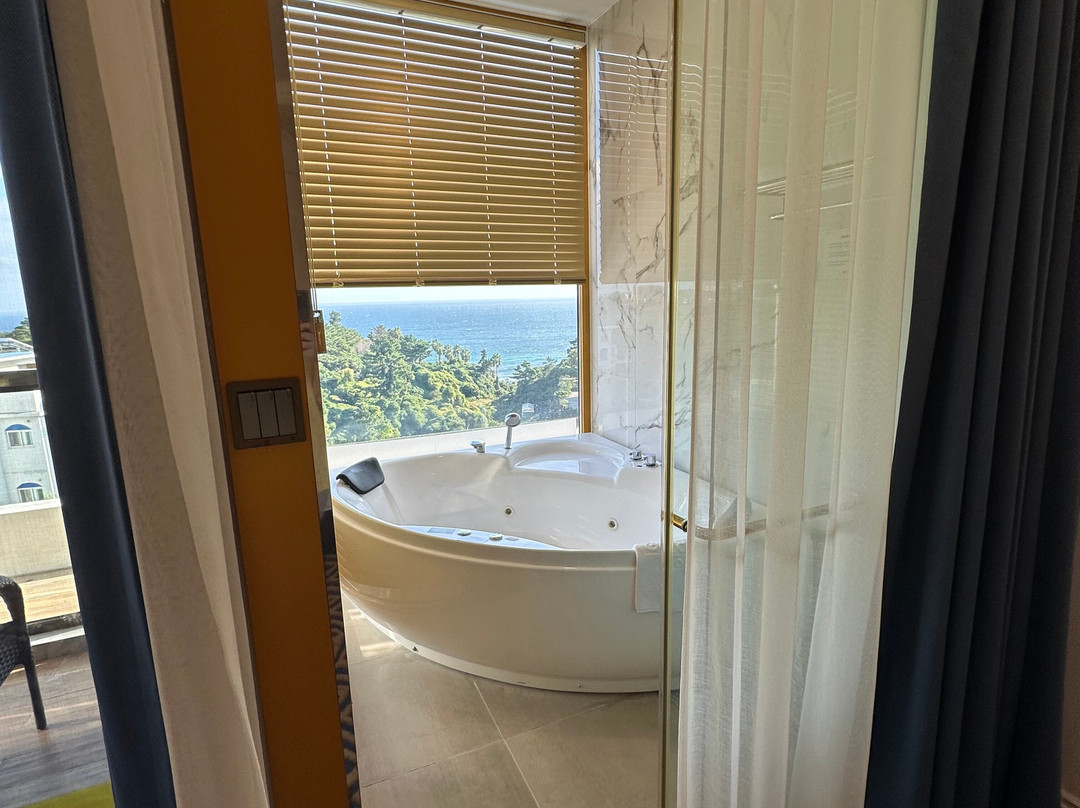 Jeju Goldone Hotel & Suites主图