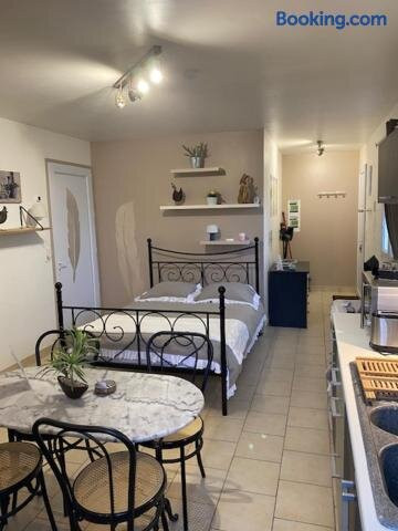 Cottage a la Campagne Avec Piscine et Spa