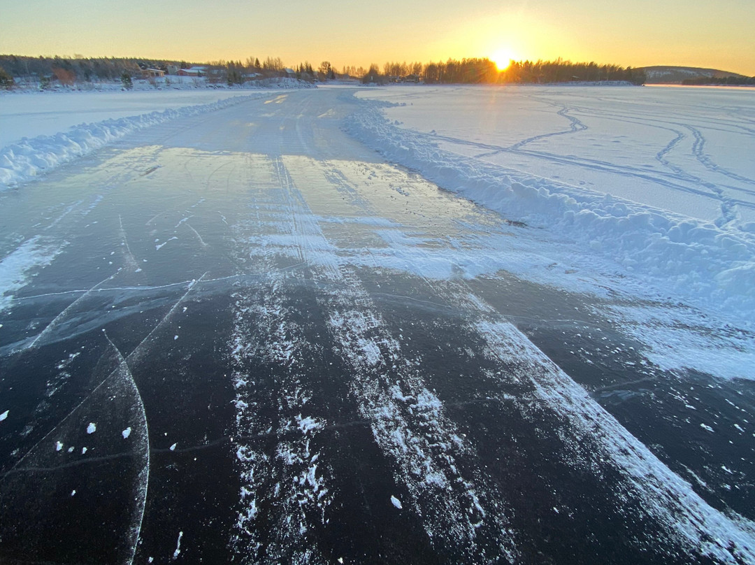 Inari Lake Skating-伊瓦洛必去景点