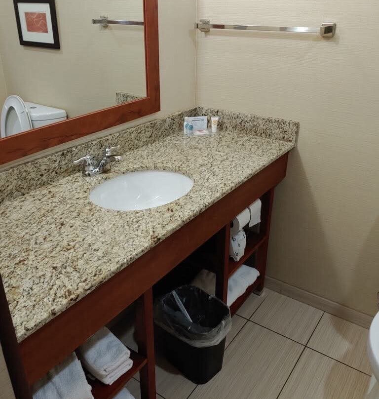 Comfort Suites Bridgeport - Clarksburg主图