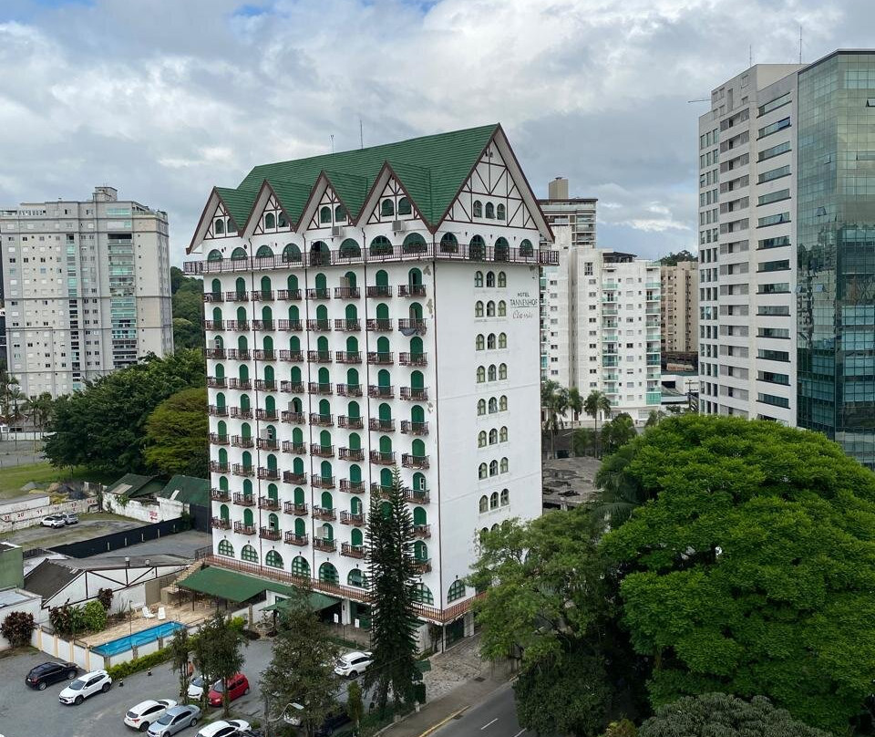 波旁乔恩维尔商务酒店主图