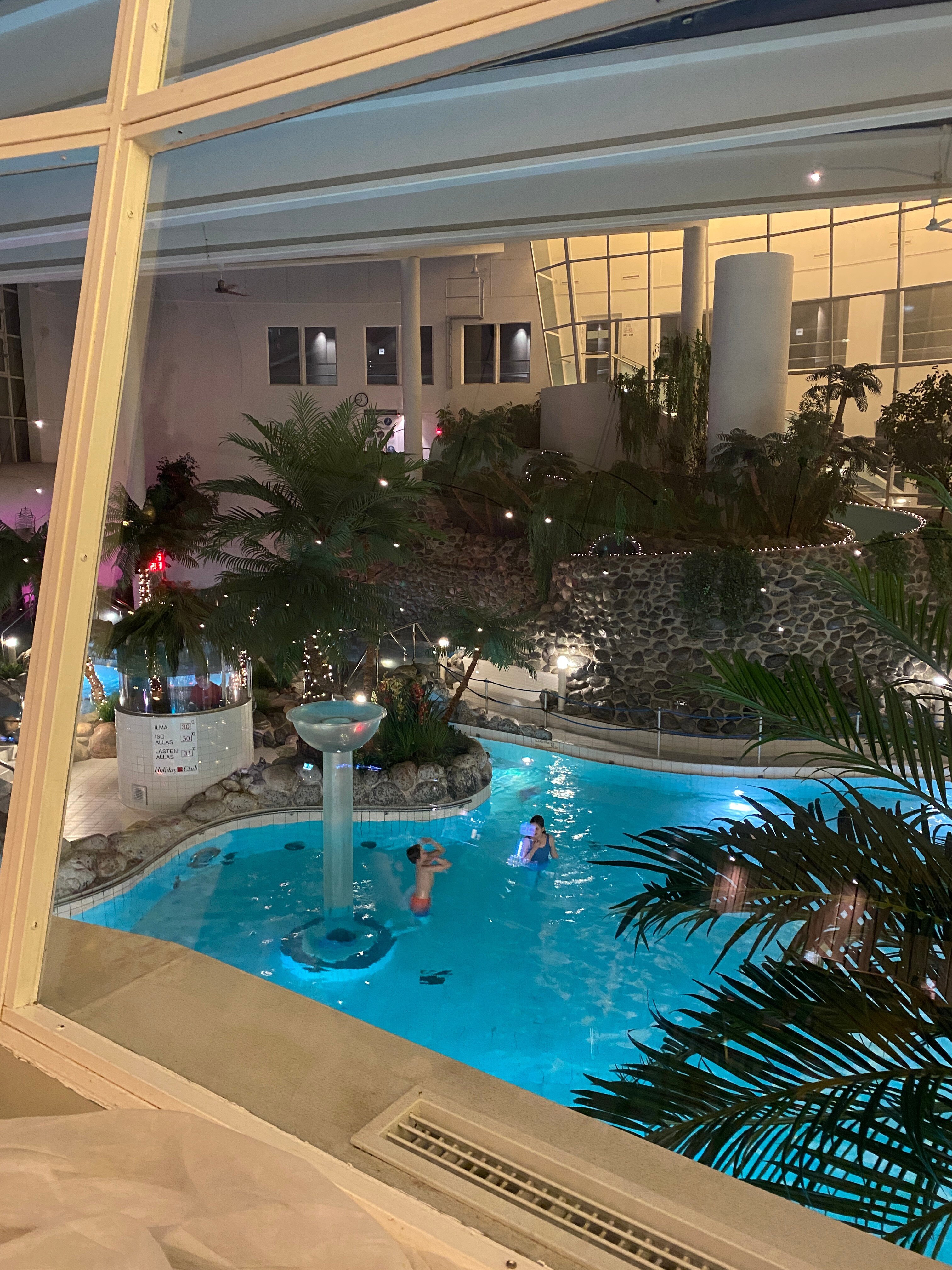 Holiday Club Kuusamon Tropiikki-泳池