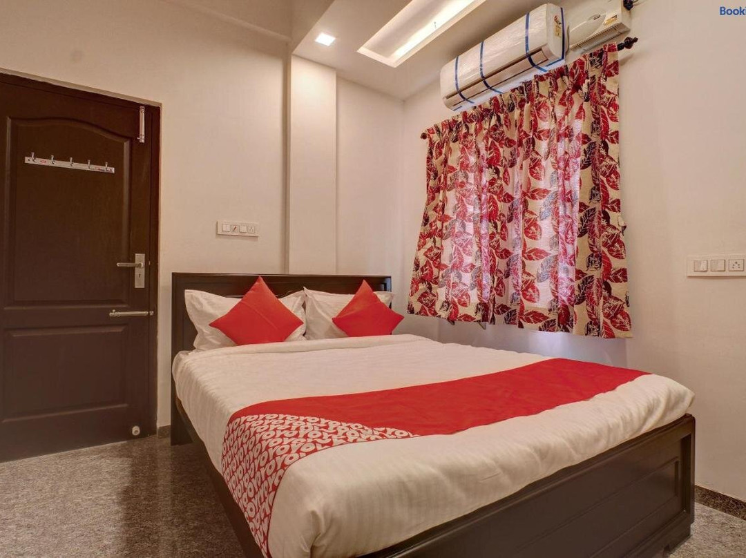 OYO 28079 Hotel Blue Moon