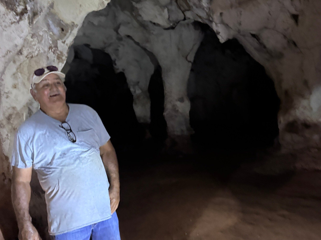 Hamilton's Cave Tours-长岛必去景点