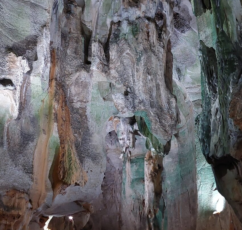 Prehistoric Cave Cueva de las Calaveras-Benidoleig必去景点