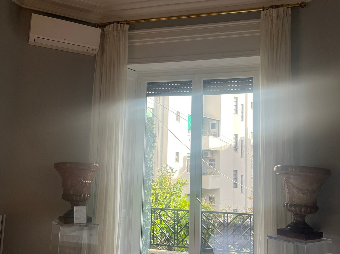 奥瑞尼套房酒店主图