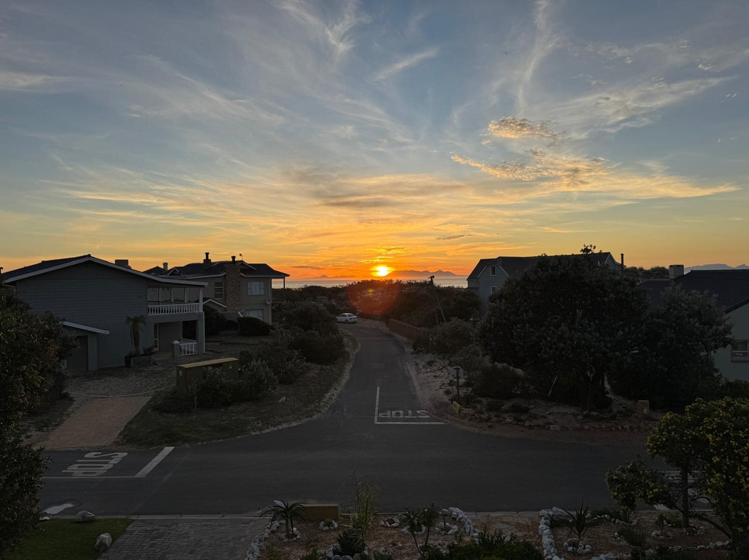 82 Steps to the Beach主图