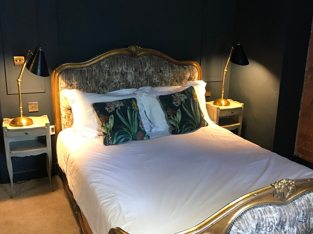 Le Petit Chateau & William De Percy主图