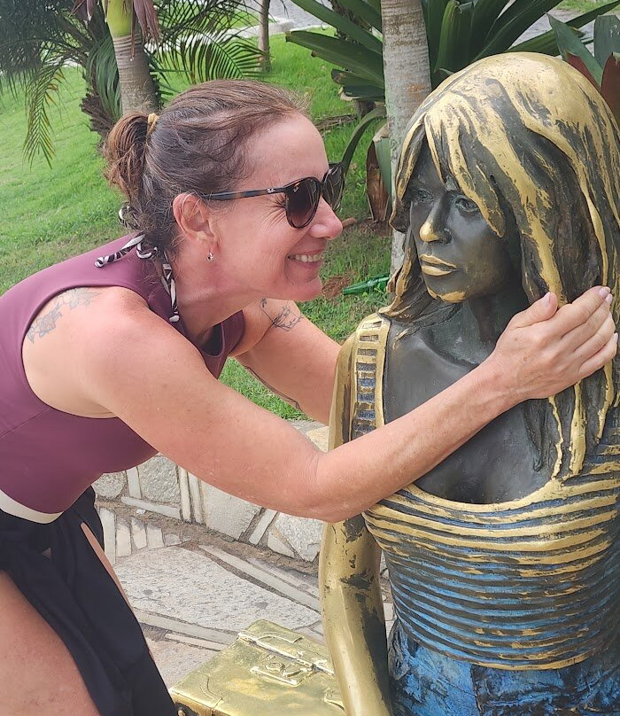 Brigitte Bardot Statue-布基亚斯必去景点