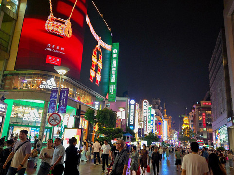 Travel China Guide的上海一日游-上海市必去景点