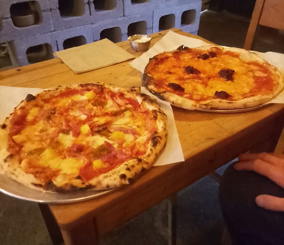 Tommys Bar And Pizza