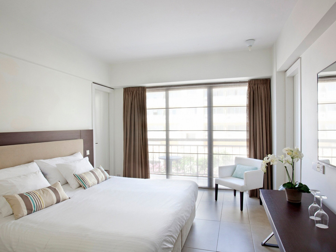 Sandy Beach Hotel & Spa主图