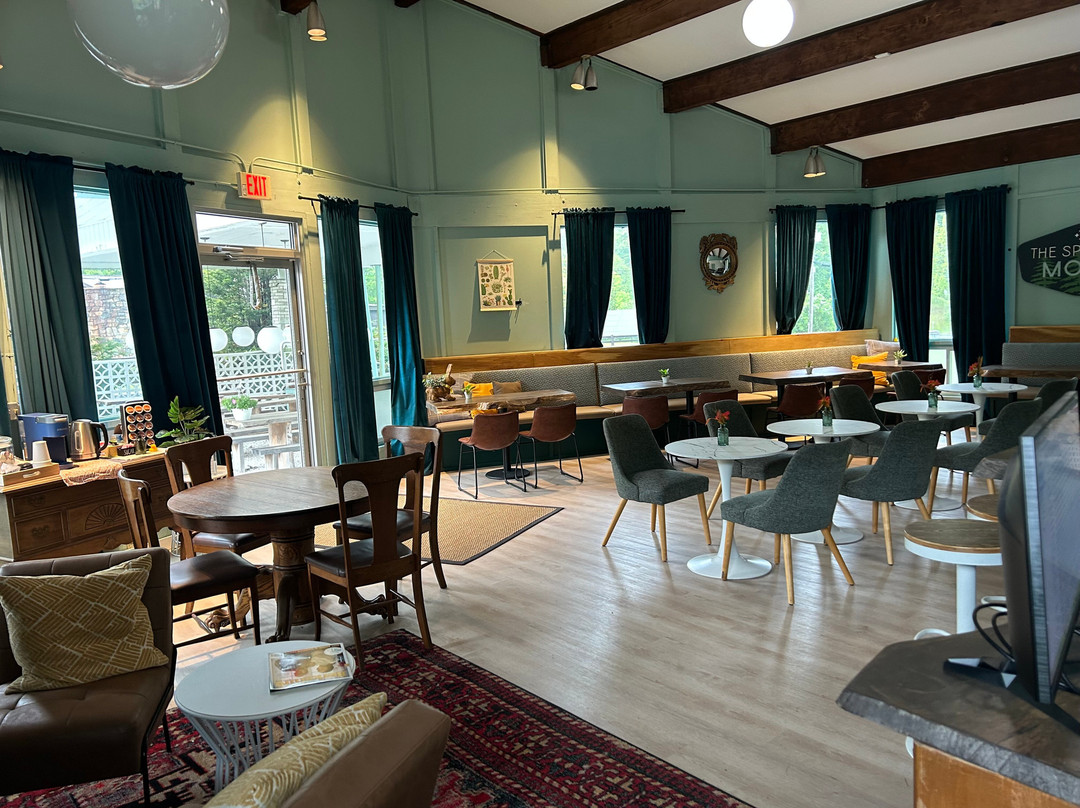 The Springs Motel主图