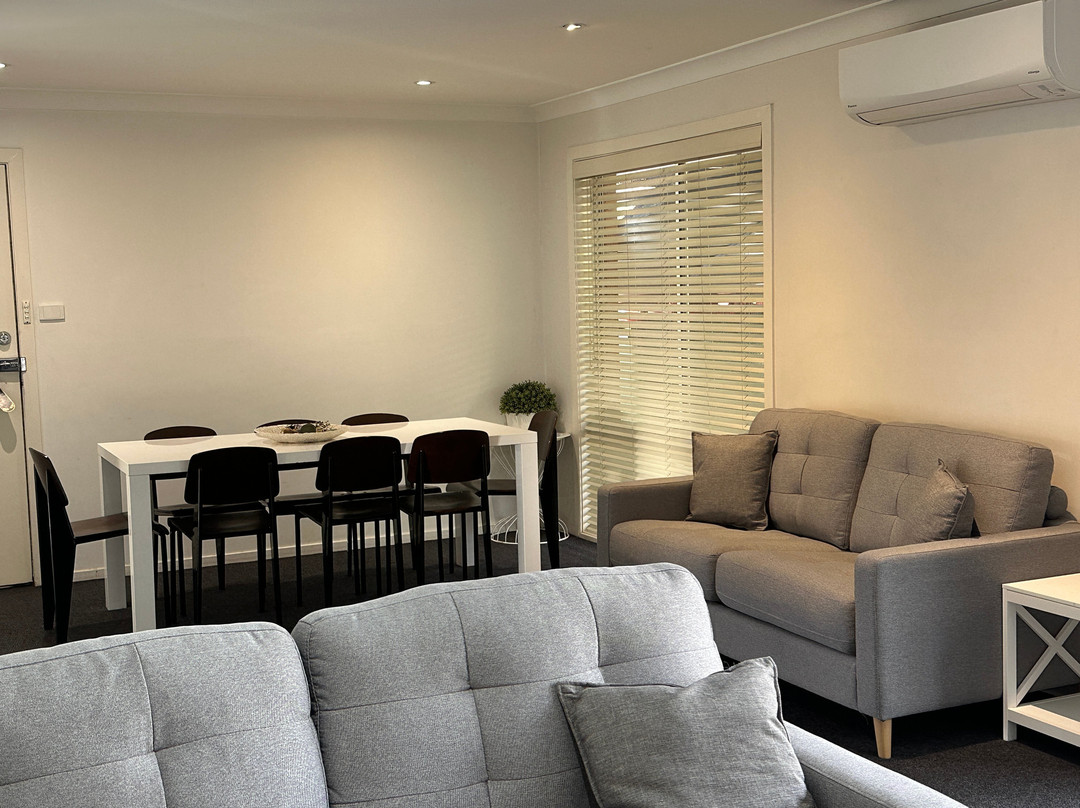 The Oaks Hotel Motel主图