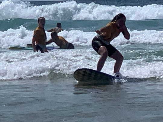 Kiwi Surf-比斯卡罗斯必去景点