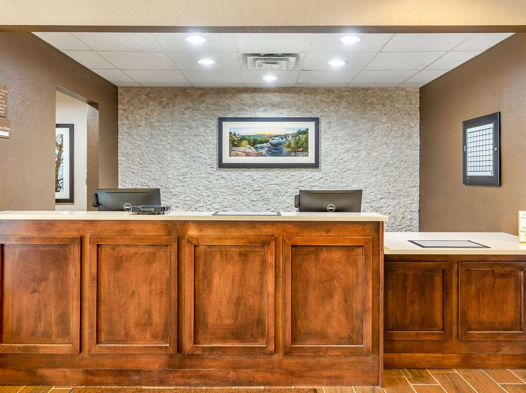 Comfort Inn DeKalb - Adjacent The University