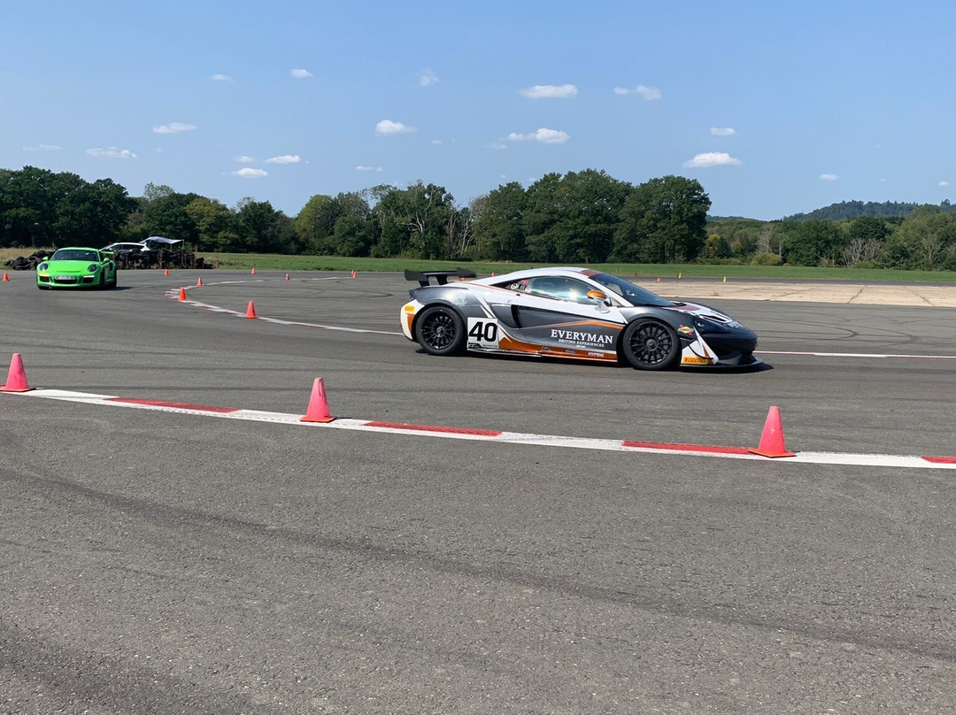 Everyman Racing Dunsfold Aerodrome-Cranleigh必去景点