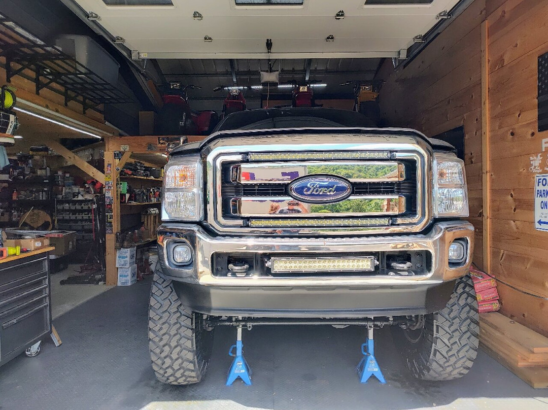 Hatfield & McCoy Moonshine-Gilbert必去景点