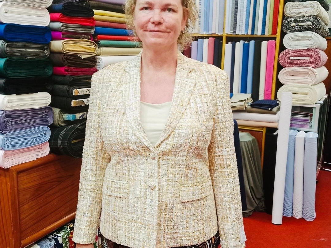 Royal King International Suits-查汶海滩必去景点