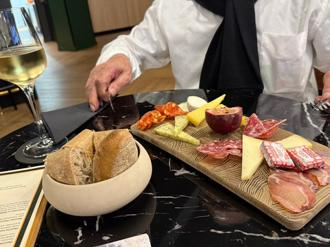 瓦讷勒莫里原创精品水疗酒店主图