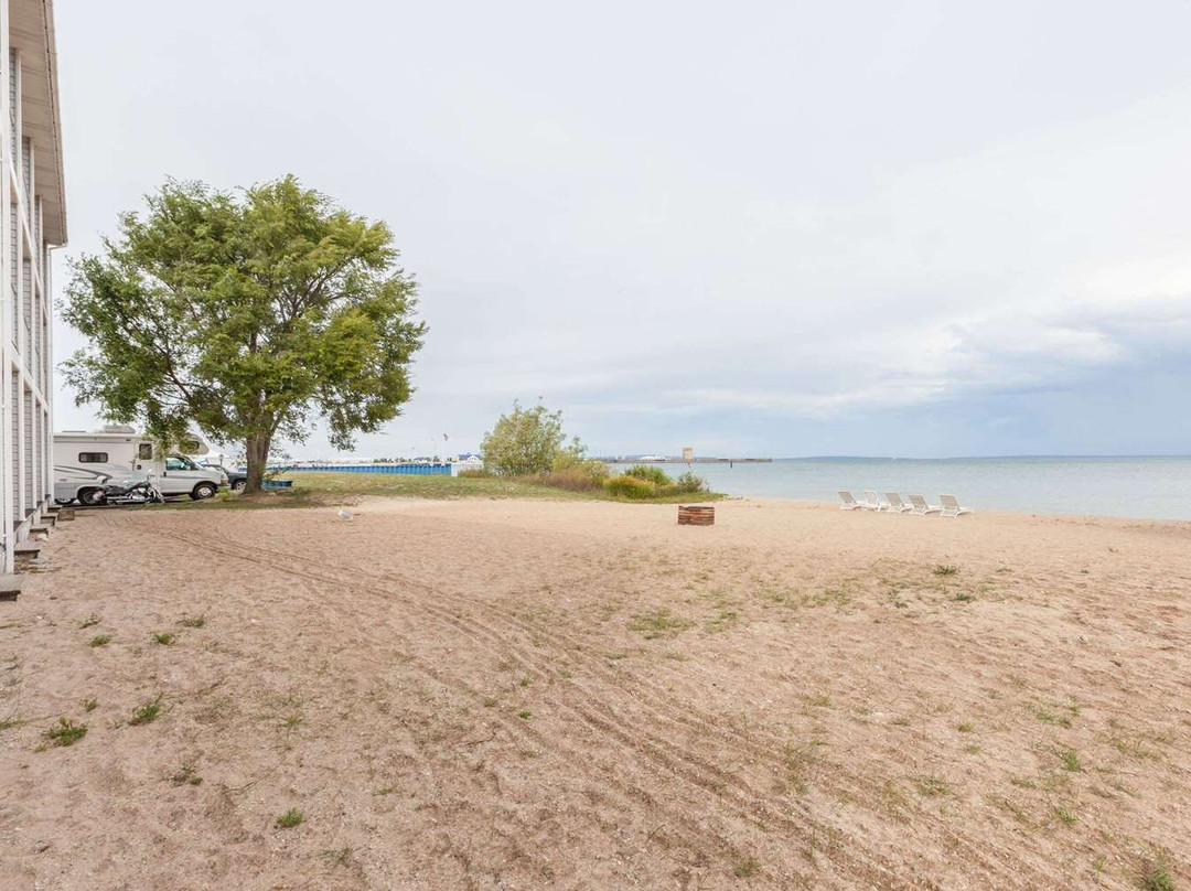 Ramada by Wyndham Mackinaw City Waterfront