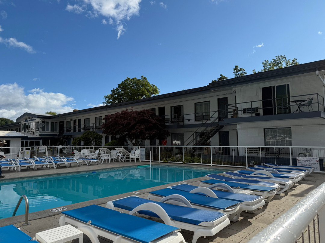 Ship-N-Shore Hotel主图